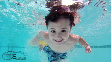 Es bueno saber nadar     La natación, además de ser uno de los deportes más completos que existen, se puede practicar como afición a cualquier edad.
