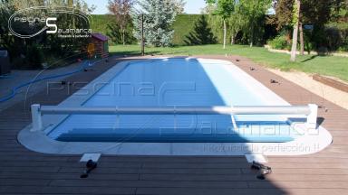 Instalacion de una piscina 1070 R             Dimensiones: 4,15 m. X 10,75 m.Profundidad: desde 0,90 m. hasta 2.10 m.