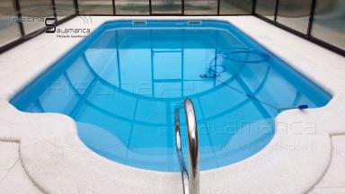 Instalacion de una piscina 770 R           Dimensiones: 3.65 m. X 7,70 m.Profundidad: desde 1,05 m. hasta 1.70 m.